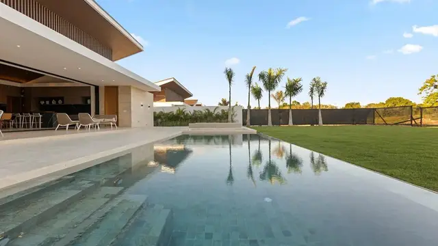 Flamboyan 22