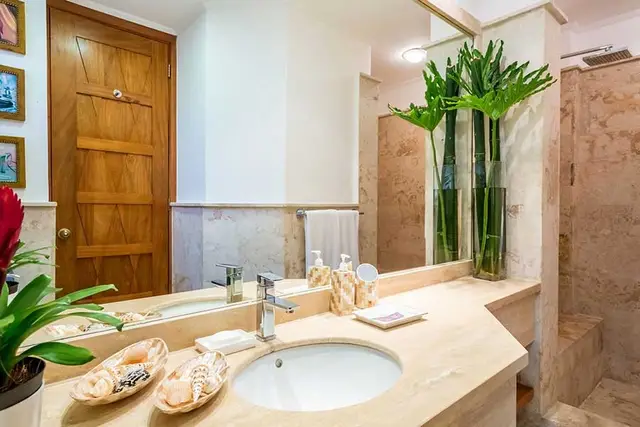 Los Altos Condo — 16 de 37