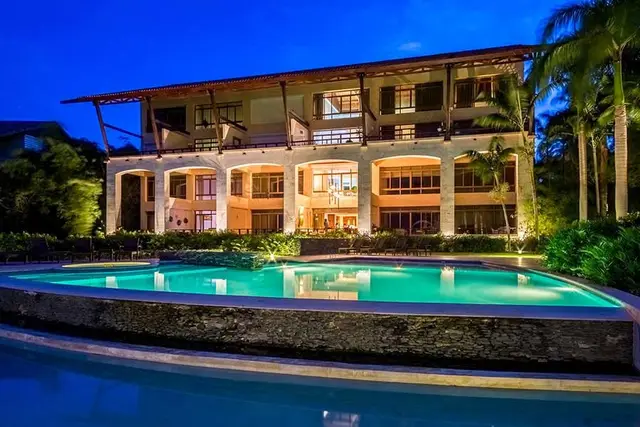Los Altos Condo — 28 de 37